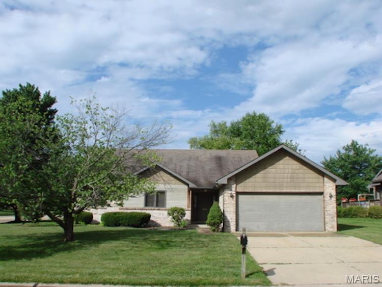 Photo 1 of 18 — 301 BRIAN Drive, Swansea, IL 62226
