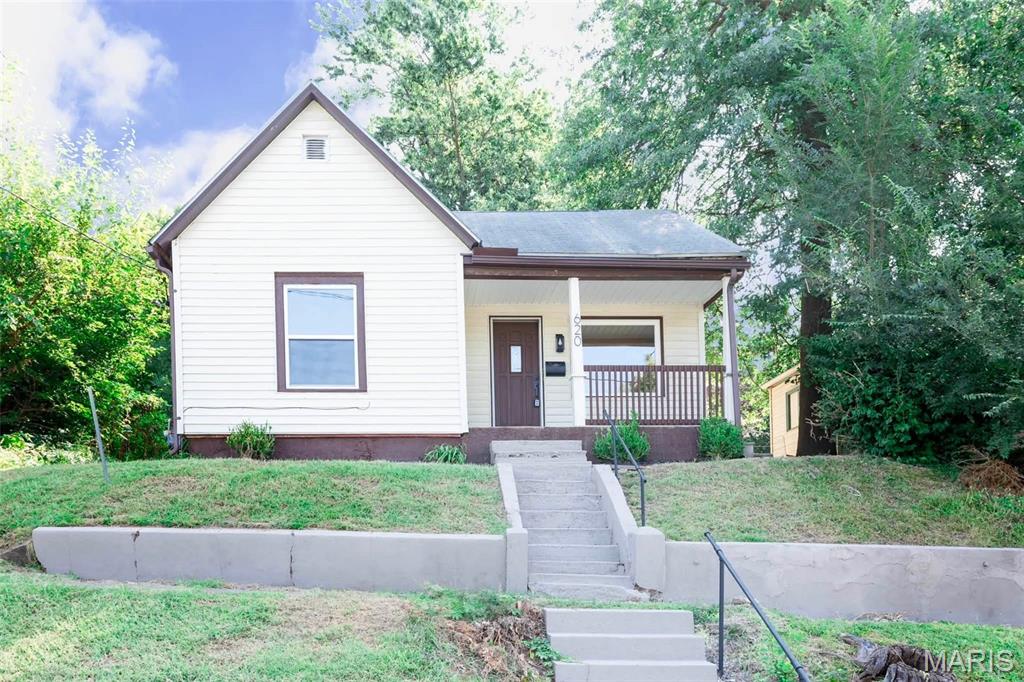 Photo of 620 Hazel Street, Hannibal, MO 63401 (MLS # 26057082)