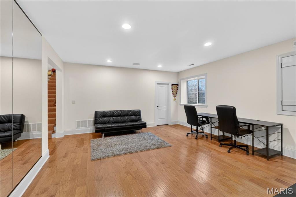 Ladue Court Villas - Residential