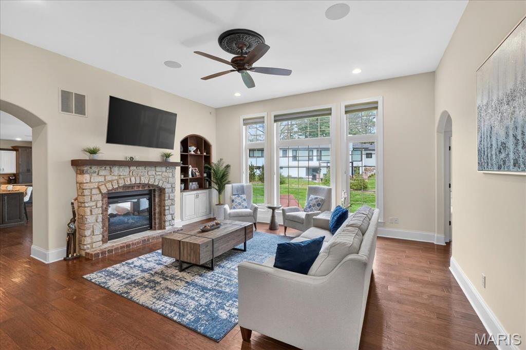 Ladue Court Villas - Residential