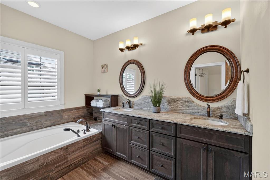 Ladue Court Villas - Residential