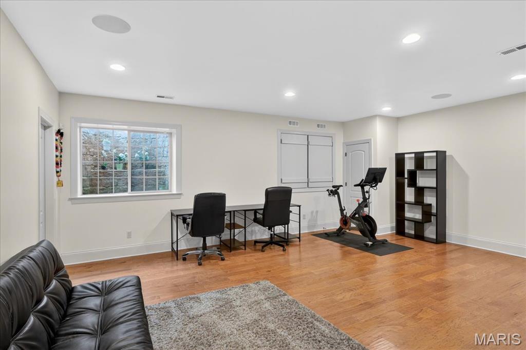 Ladue Court Villas - Residential