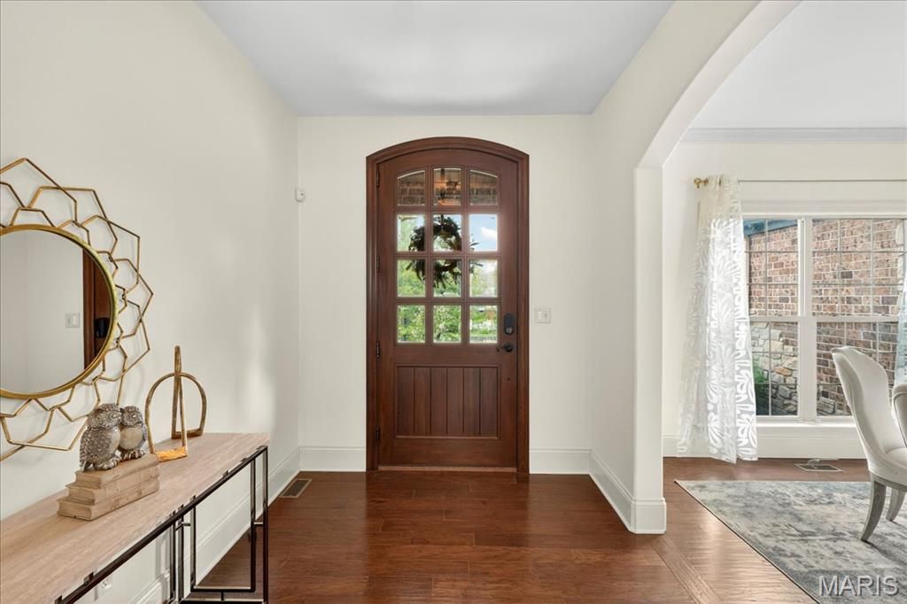 Photo of 3 Ladue Court, Creve Coeur, MO 63141 (MLS # 26008895)