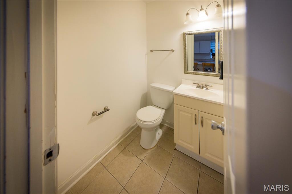 2204-06 Burns Ave Lt Split - Residential