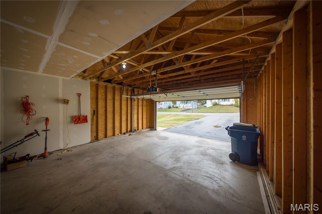 2204-06 Burns Ave Lt Split - Residential