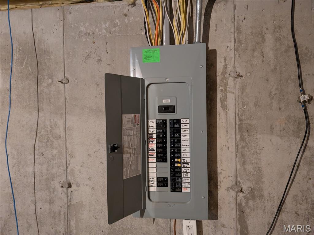 2204-06 Burns Ave Lt Split - Residential