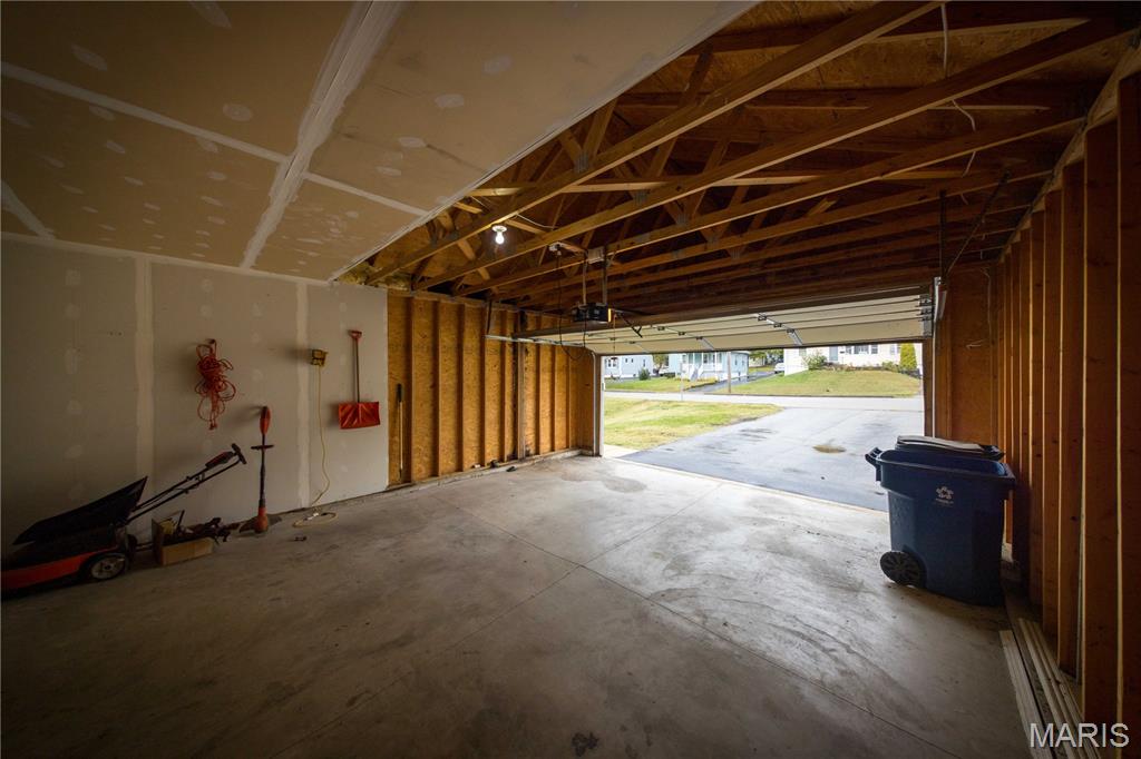 2204-06 Burns Ave Lt Split - Residential