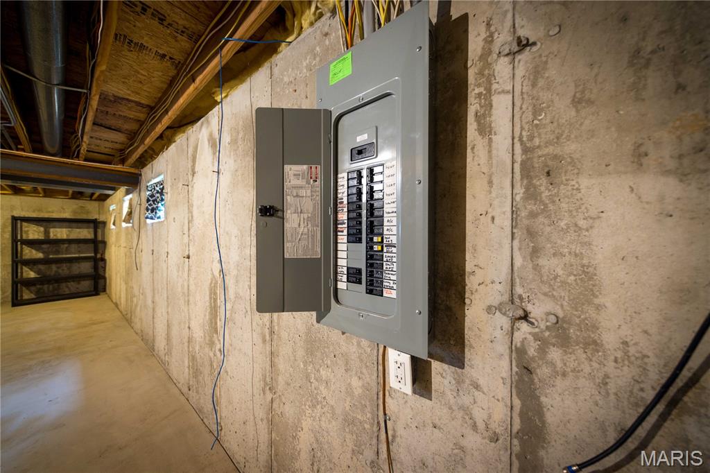 2204-06 Burns Ave Lt Split - Residential