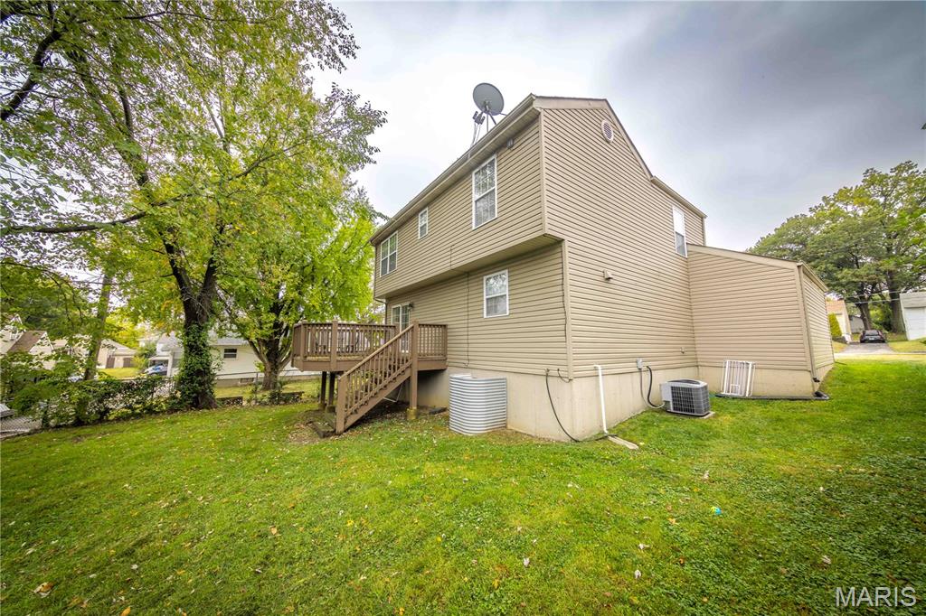 2204-06 Burns Ave Lt Split - Residential