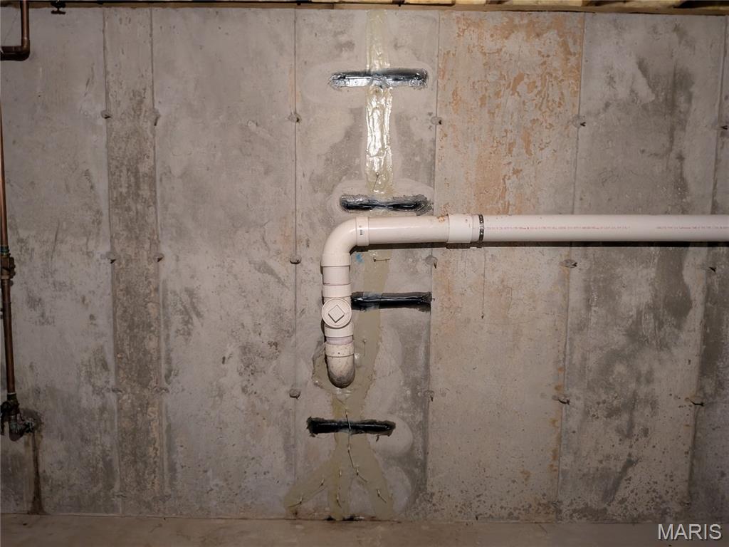 2204-06 Burns Ave Lt Split - Residential