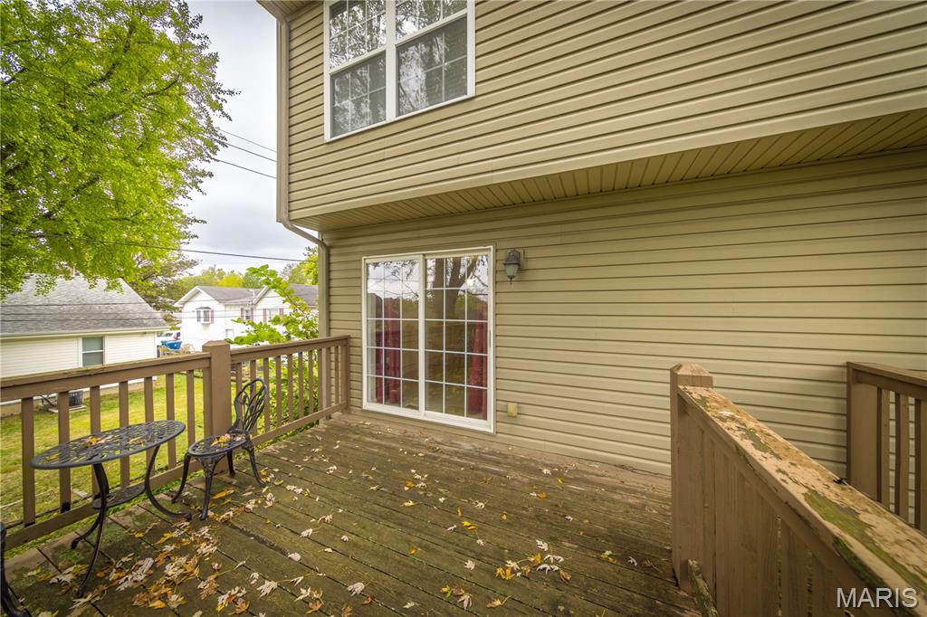 2204-06 Burns Ave Lt Split - Residential