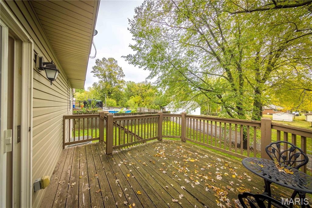 2204-06 Burns Ave Lt Split - Residential