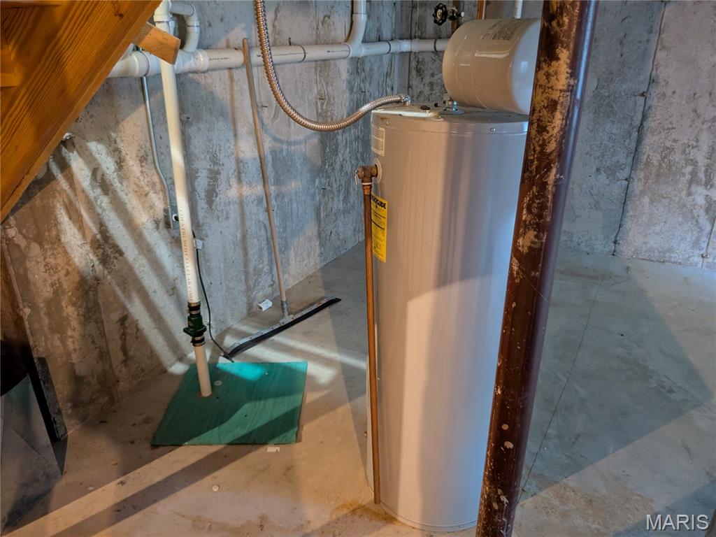 2204-06 Burns Ave Lt Split - Residential