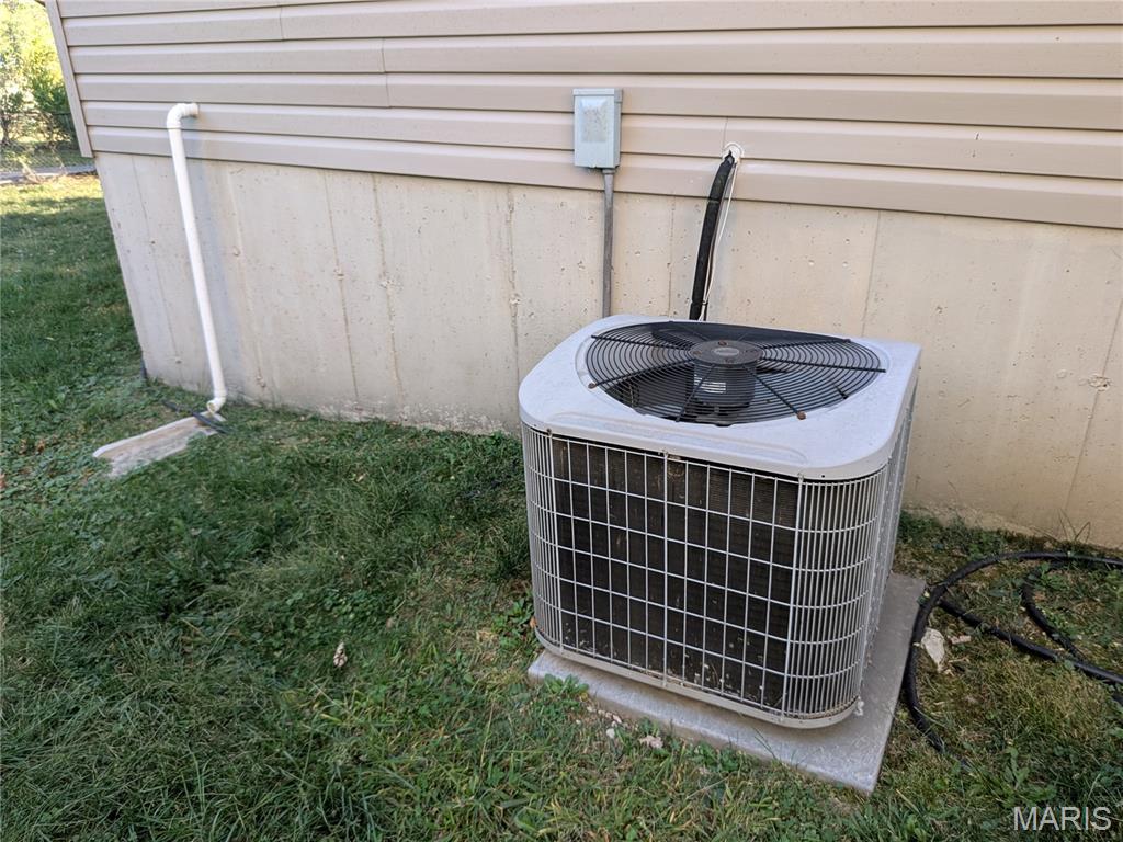 2204-06 Burns Ave Lt Split - Residential