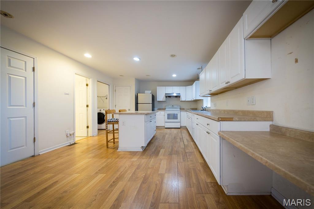 2204-06 Burns Ave Lt Split - Residential