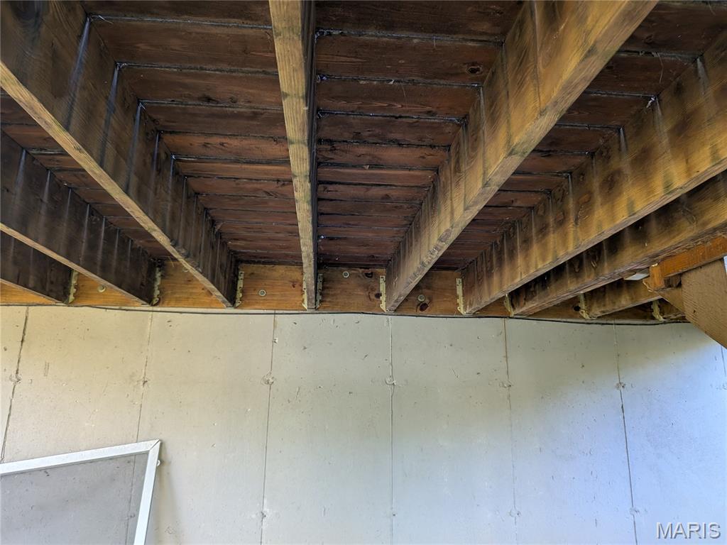 2204-06 Burns Ave Lt Split - Residential