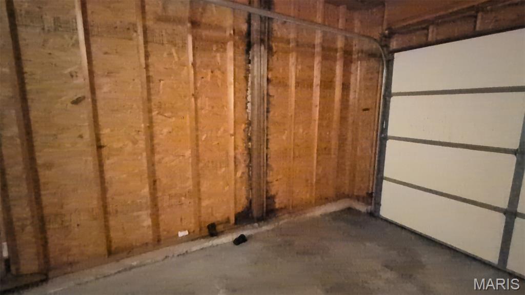 2204-06 Burns Ave Lt Split - Residential