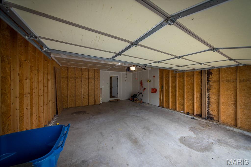 2204-06 Burns Ave Lt Split - Residential