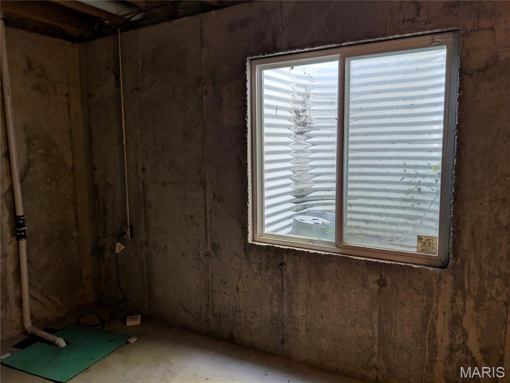 2204-06 Burns Ave Lt Split - Residential