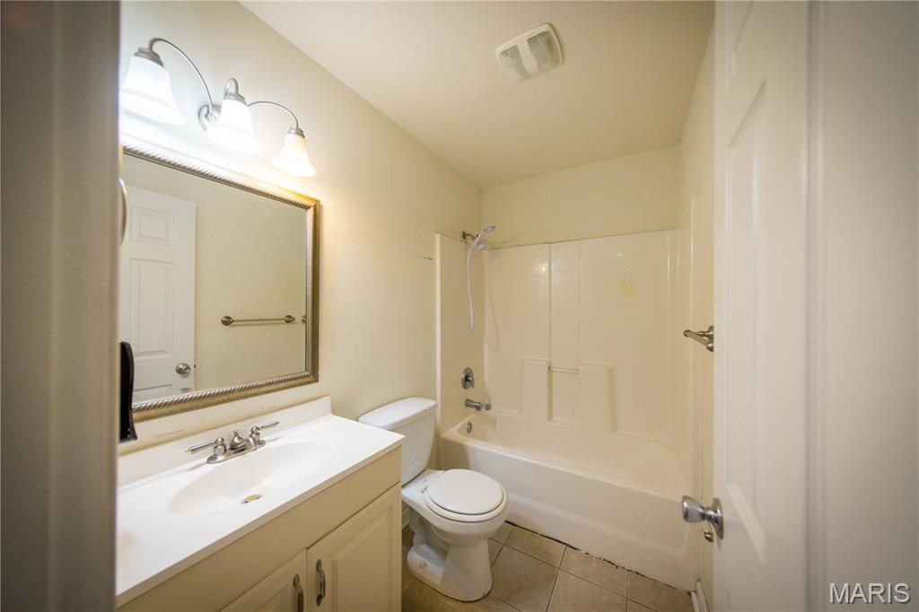 2204-06 Burns Ave Lt Split - Residential