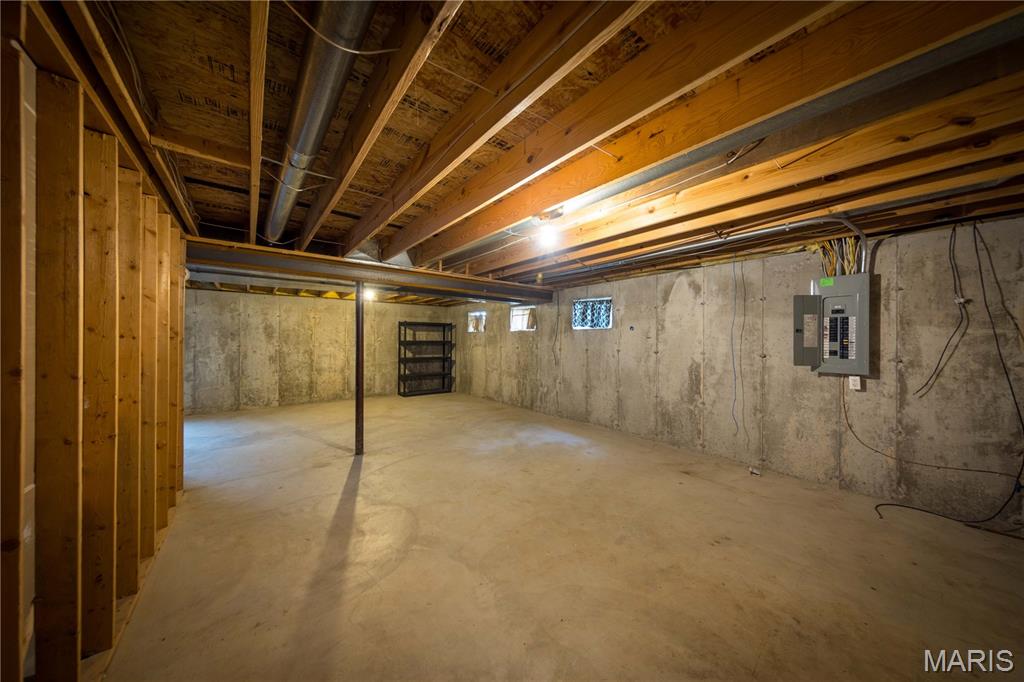 2204-06 Burns Ave Lt Split - Residential