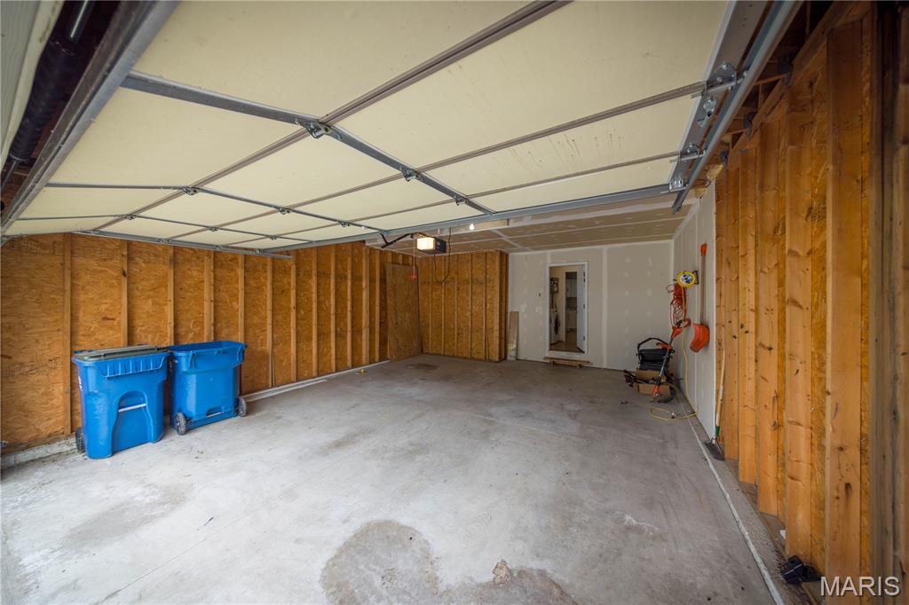 2204-06 Burns Ave Lt Split - Residential