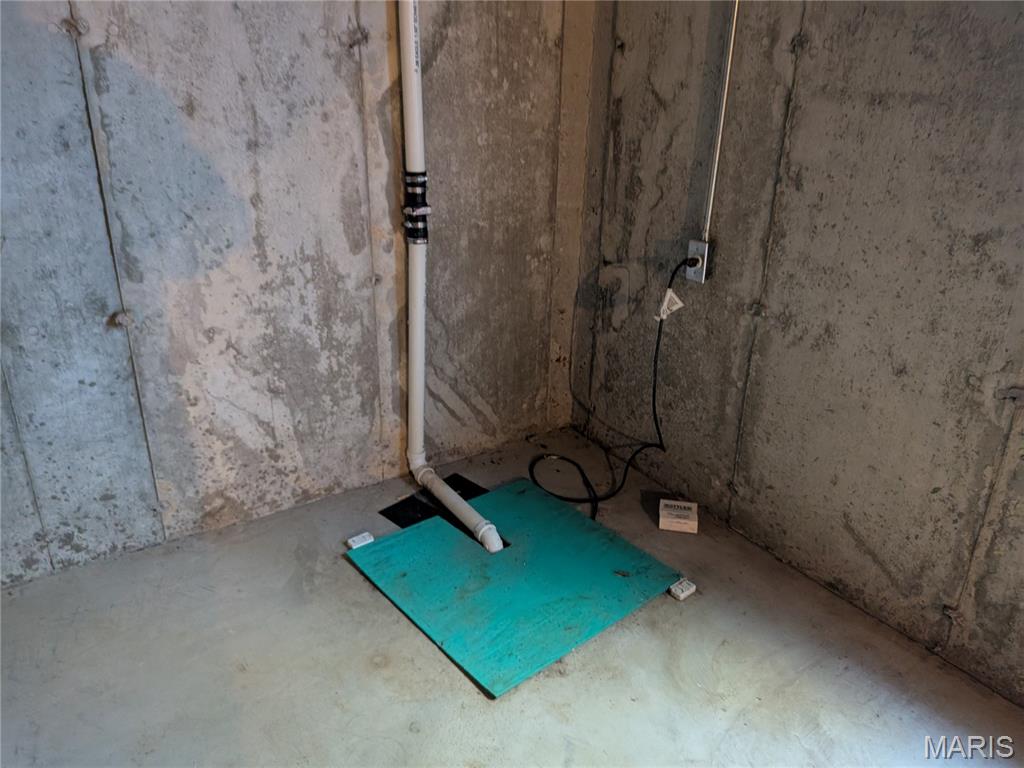 2204-06 Burns Ave Lt Split - Residential