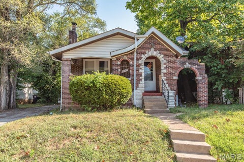 Photo of 6303 Dardanella Avenue, Pine Lawn, MO 63121 (MLS # 26060705)
