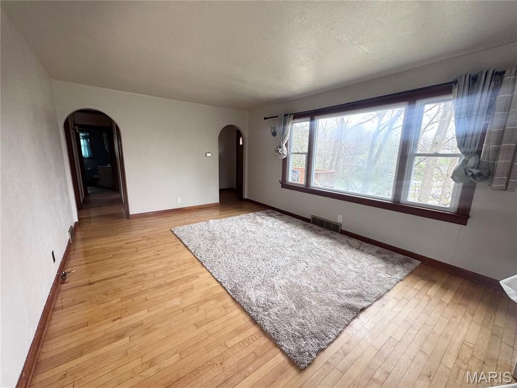 Photo of 911 Pine Street, Hannibal, MO 63401 (MLS # 26020259)