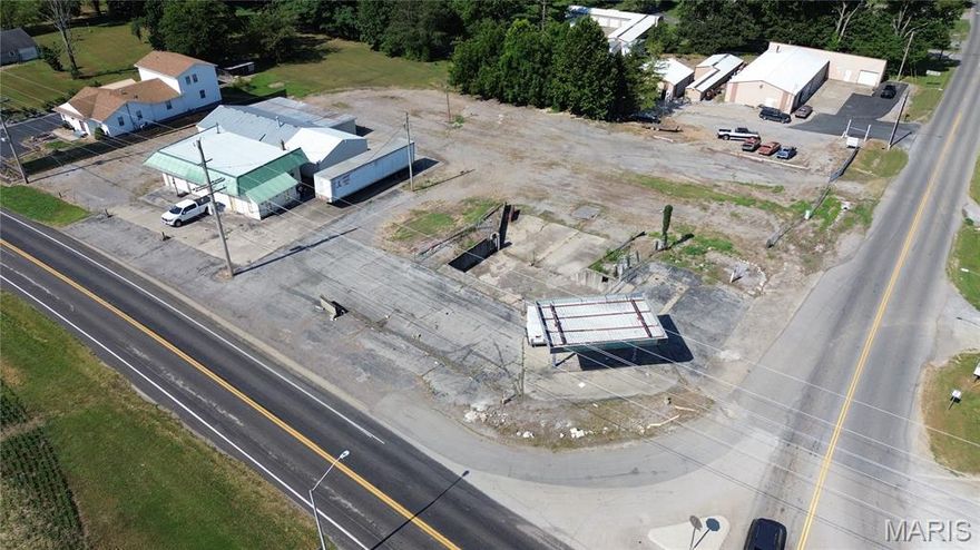 Great redevelopment opportunity in Gordonville just outside Cape Girardeau, MO.  This property consists of a 1,510 square foot former auto shop and 3,412 square feet of storage on 1.3 acres.  The corner frontage is fit for retail, fuel/c-store, or strip center development, and the lack of zoning provides flexibility for a wide range of business needs, including multi-family development.  This property's strategic location at the busy intersection of MO-25 and Highway Z offers direct access to Gordonville services as well as high traffic and a thriving commercial corridor between Jackson and Cape Girardeau.  With a commanding visible corner, this property is poised to accommodate mixed or multiple uses.  Don't miss out on the chance to secure this unique property!