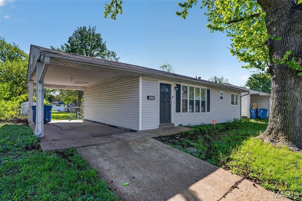 Photo of 10028 Dellridge Lane, St Louis, MO 63136 (MLS # 26023140)