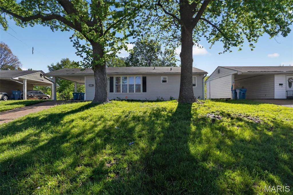 Photo of 10028 Dellridge Lane, St Louis, MO 63136 (MLS # 26023140)