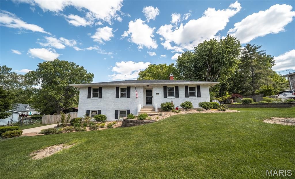 Photo of 1112 Sycamore Drive, Rolla, MO 65401 (MLS # 26026293)