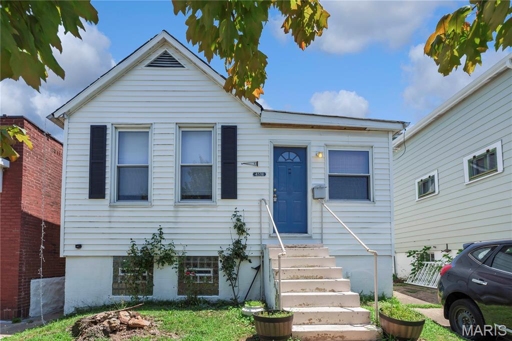 Photo 1 of 28 — 4538 Ray Avenue, St Louis, MO 63116