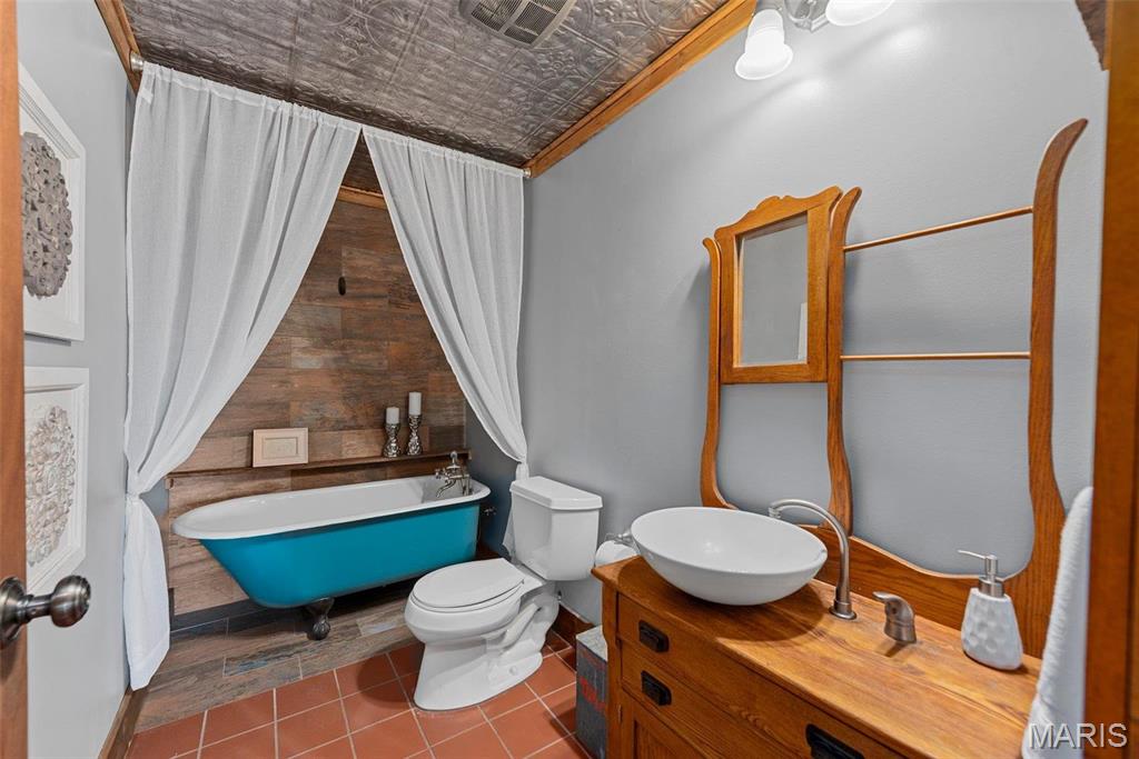 Marthasville, Missouri 63357, United States, 4 Bedrooms Bedrooms, ,3 BathroomsBathrooms,Residential,Active,18056