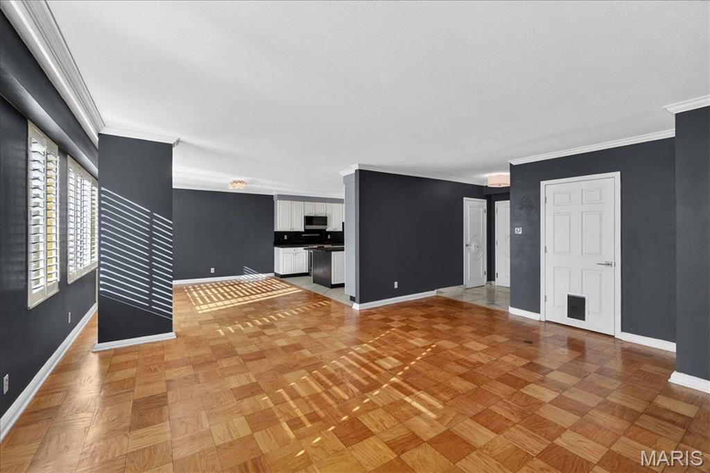 Hanley Towers Apts Condo - Residential