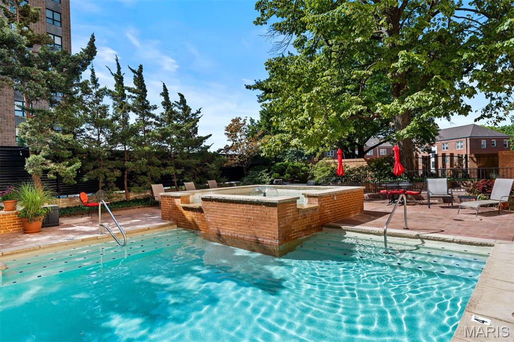 Hanley Towers Apts Condo - Residential