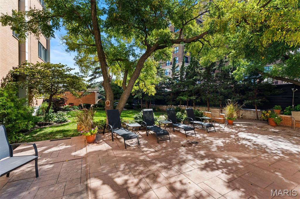 Hanley Towers Apts Condo - Residential