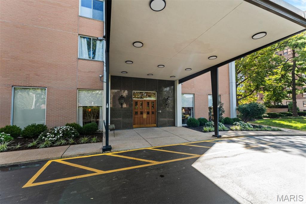 Hanley Towers Apts Condo - Residential