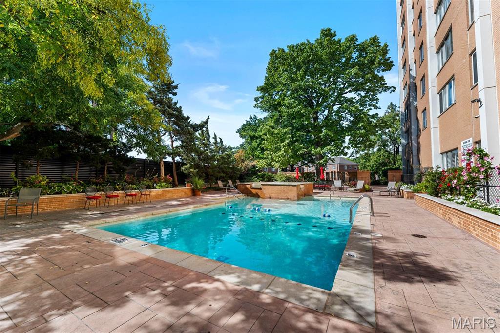 Hanley Towers Apts Condo - Residential