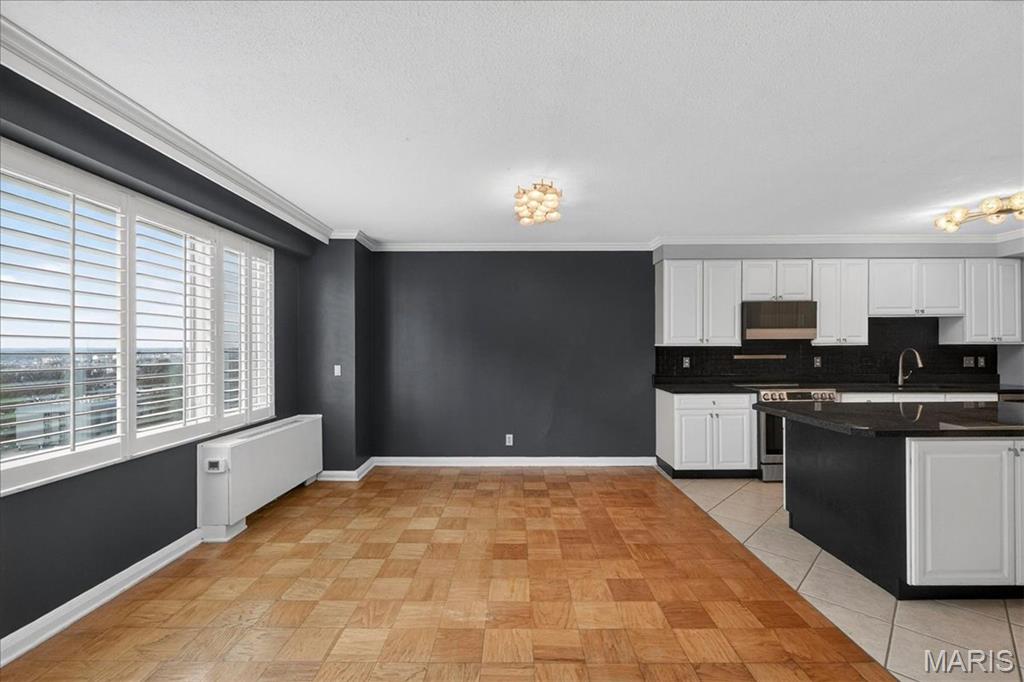 Hanley Towers Apts Condo - Residential