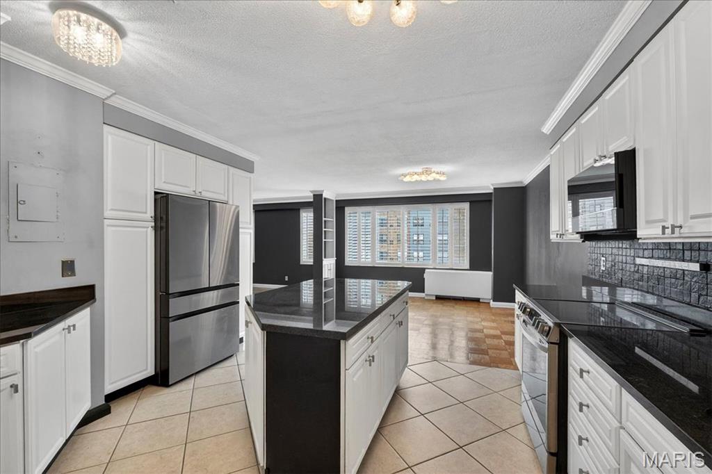 Hanley Towers Apts Condo - Residential