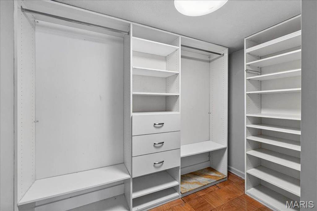 Hanley Towers Apts Condo - Residential