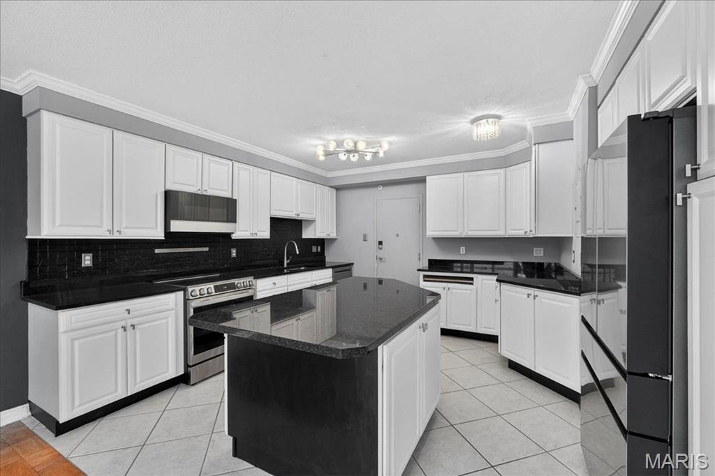 Hanley Towers Apts Condo - Residential