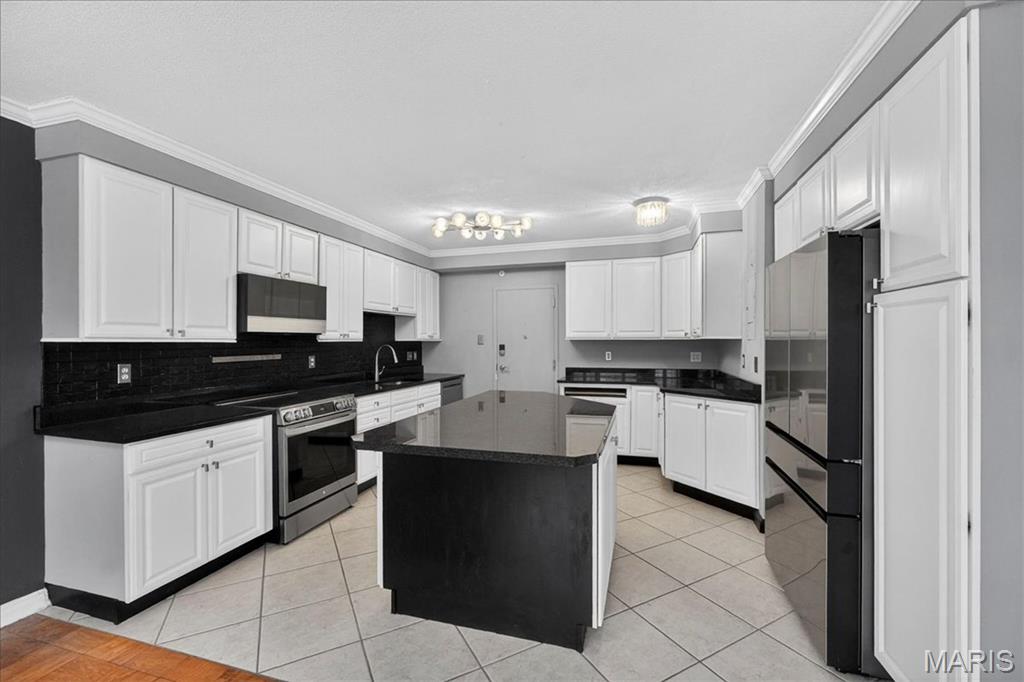 Hanley Towers Apts Condo - Residential