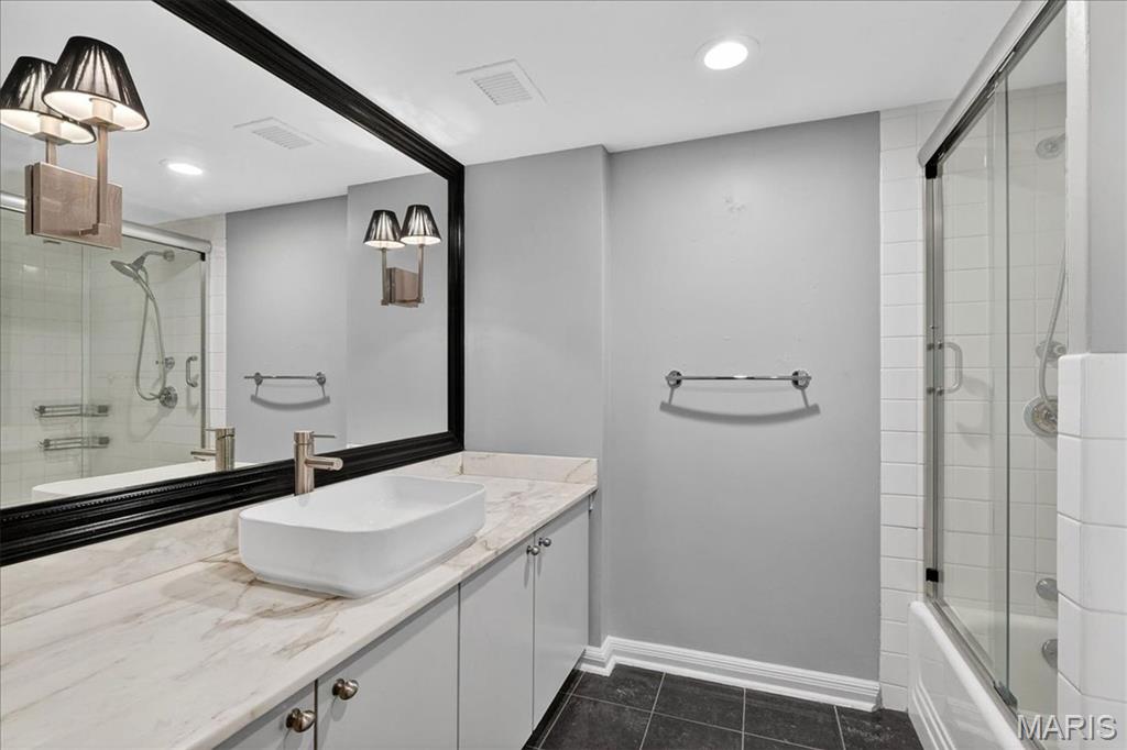 Hanley Towers Apts Condo - Residential