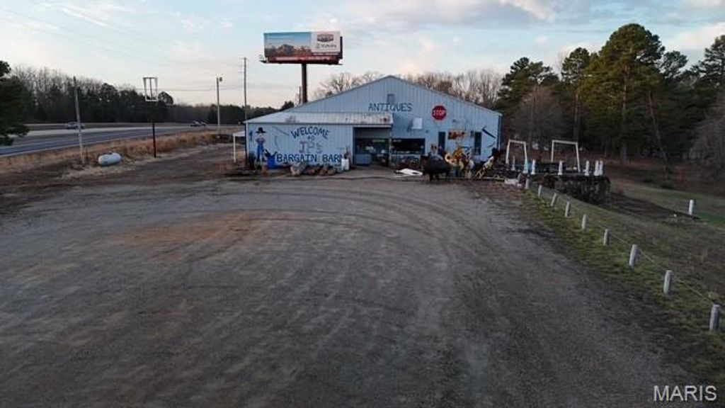 Photo of 0 W of US HWY 67 N, Poplar Bluff, MO 63901 (MLS # 26013409)