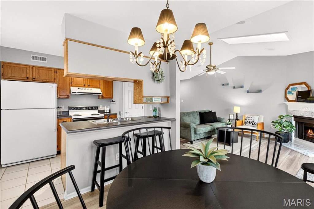 St Charles, Missouri 63304, United States, 1 Bedroom Bedrooms, ,1 BathroomBathrooms,Residential,Pending,249617