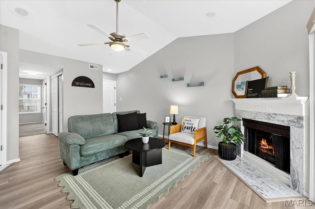 St Charles, Missouri 63304, United States, 1 Bedroom Bedrooms, ,1 BathroomBathrooms,Residential,Pending,249617