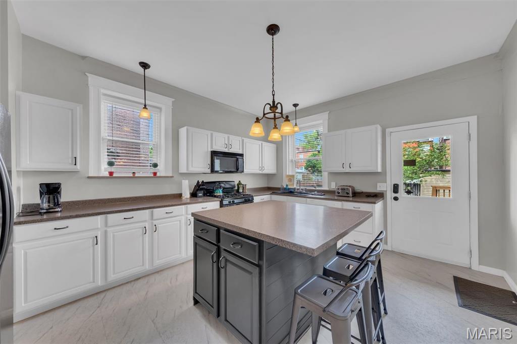 St Louis, Missouri 63118, United States, 4 Bedrooms Bedrooms, ,3 BathroomsBathrooms,Residential,Active,118973